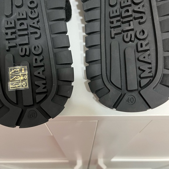 Marc Jacobs terry logo slide - Picture 5 of 5